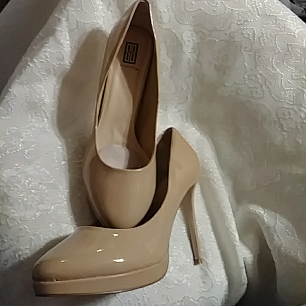 Heels - Picture 2 of 3